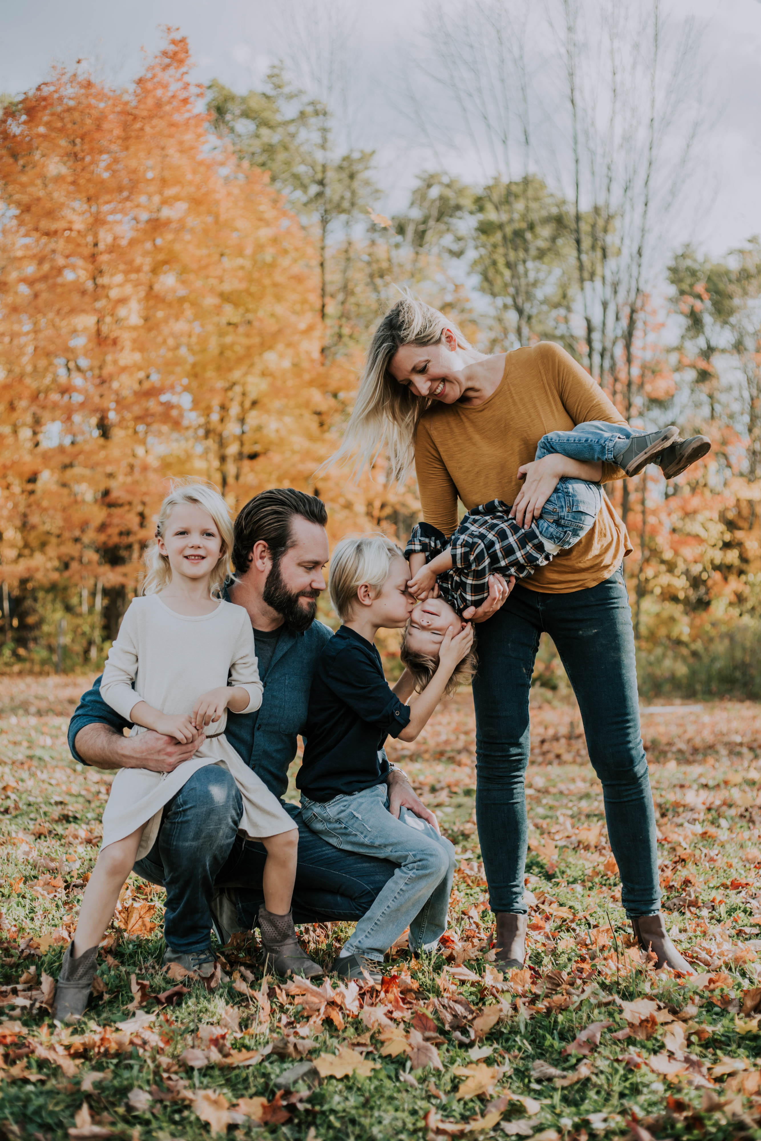 fall family session of family of 5 with three small children, a mother and father