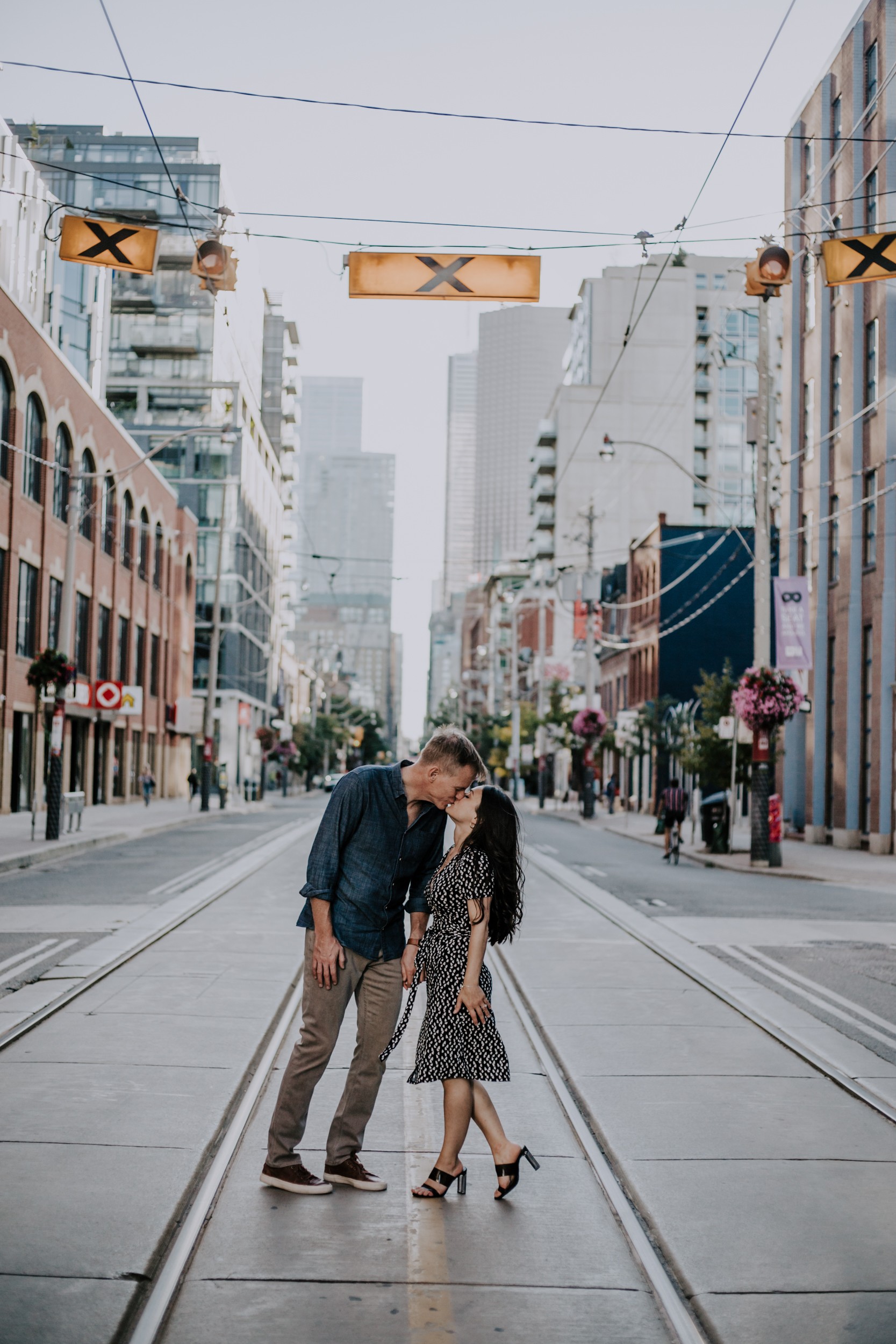 couple kiss in middle of empty street in toronto